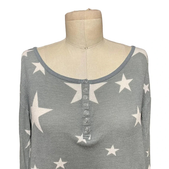 Wildfox Star Print Thermal Henley Long Sleeve Top Gray Size XS - Picture 2 of 8